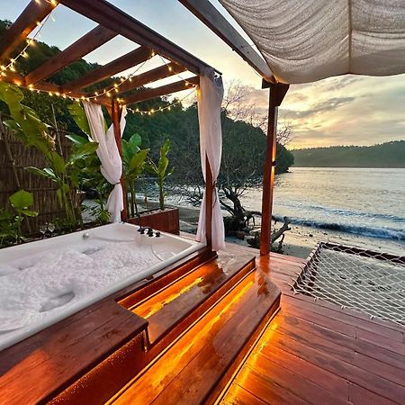 Beachfront Luxury Dome Villas - Gamat Bay Resort Nusa Penida Exteriör bild
