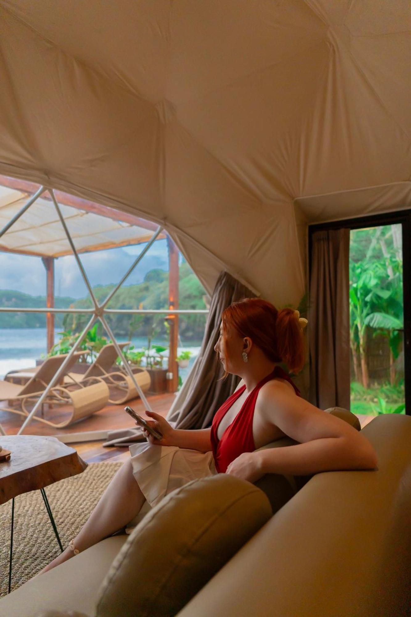 Beachfront Luxury Dome Villas - Gamat Bay Resort Nusa Penida Exteriör bild