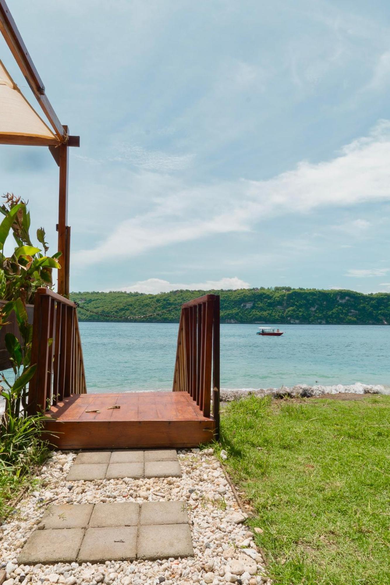 Beachfront Luxury Dome Villas - Gamat Bay Resort Nusa Penida Exteriör bild