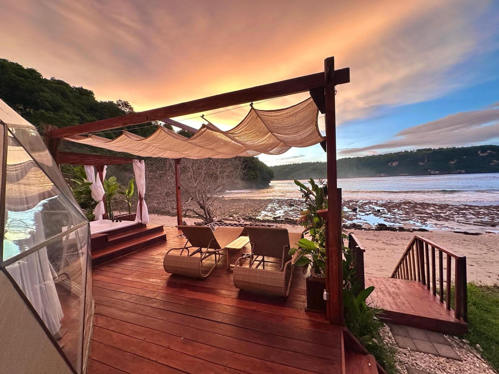 Beachfront Luxury Dome Villas - Gamat Bay Resort Nusa Penida Exteriör bild