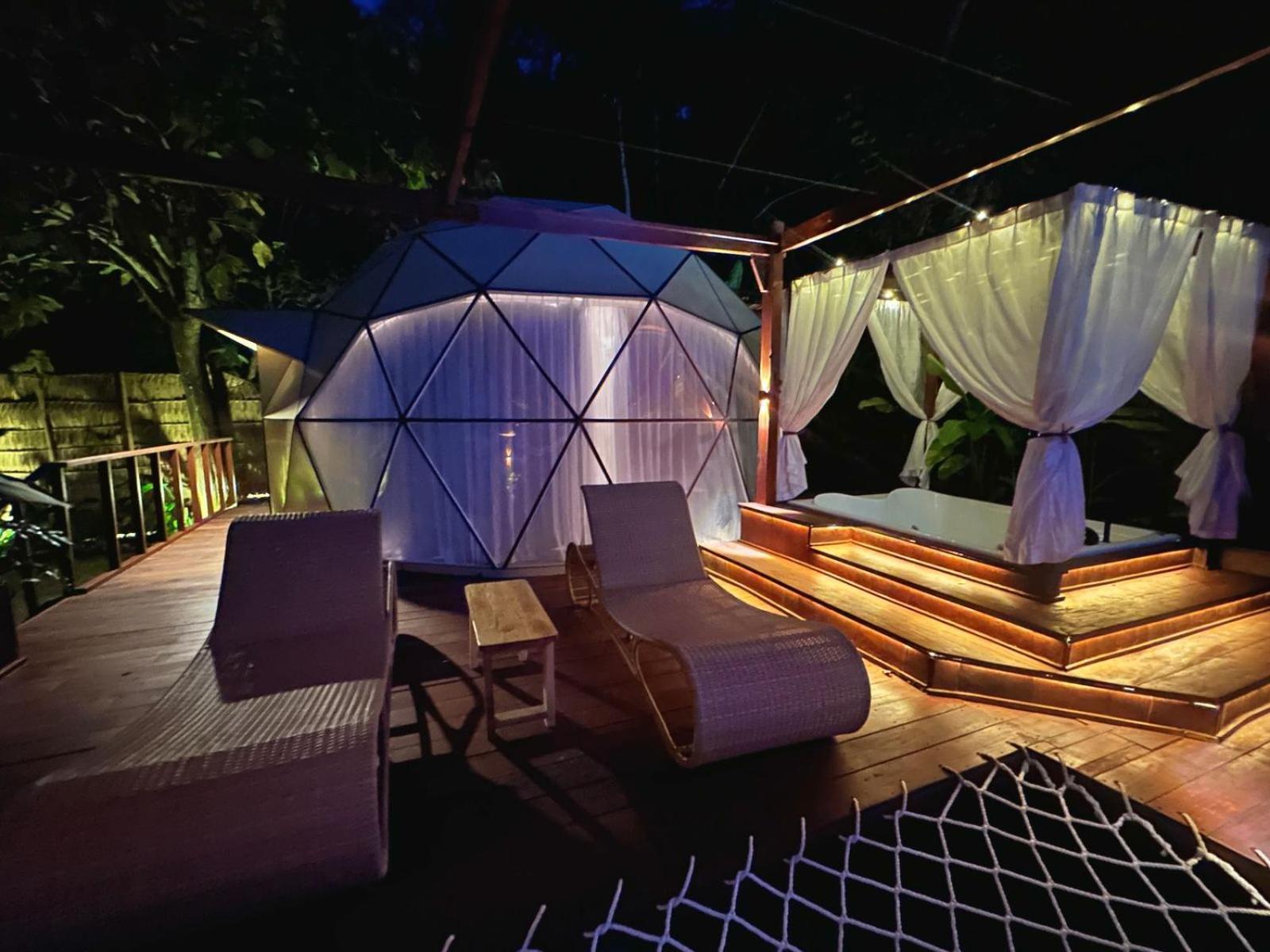 Beachfront Luxury Dome Villas - Gamat Bay Resort Nusa Penida Exteriör bild