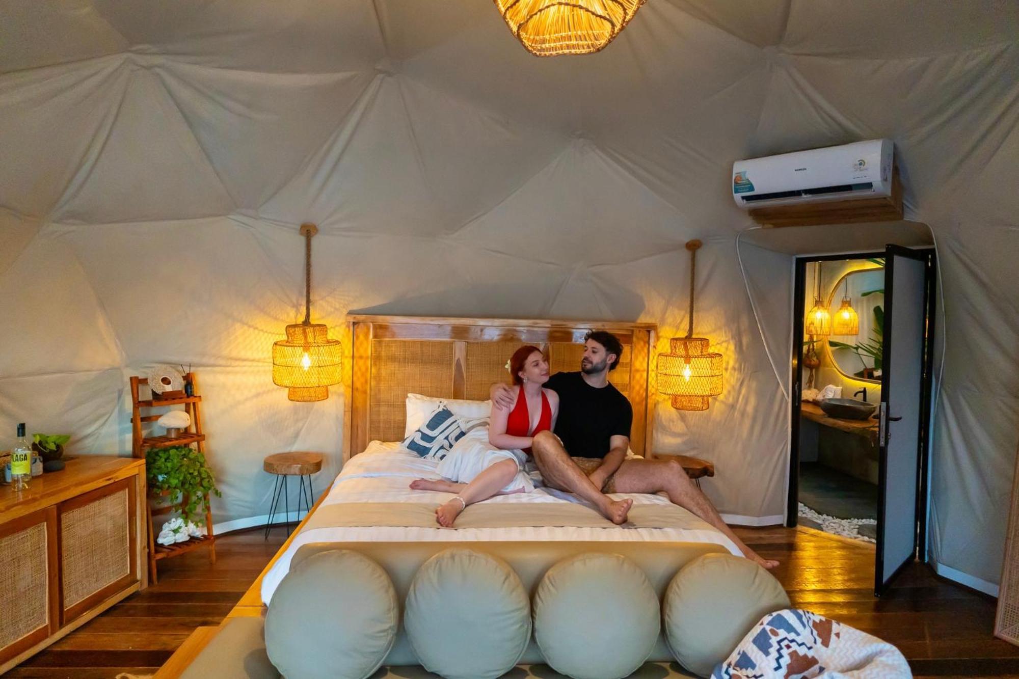Beachfront Luxury Dome Villas - Gamat Bay Resort Nusa Penida Exteriör bild