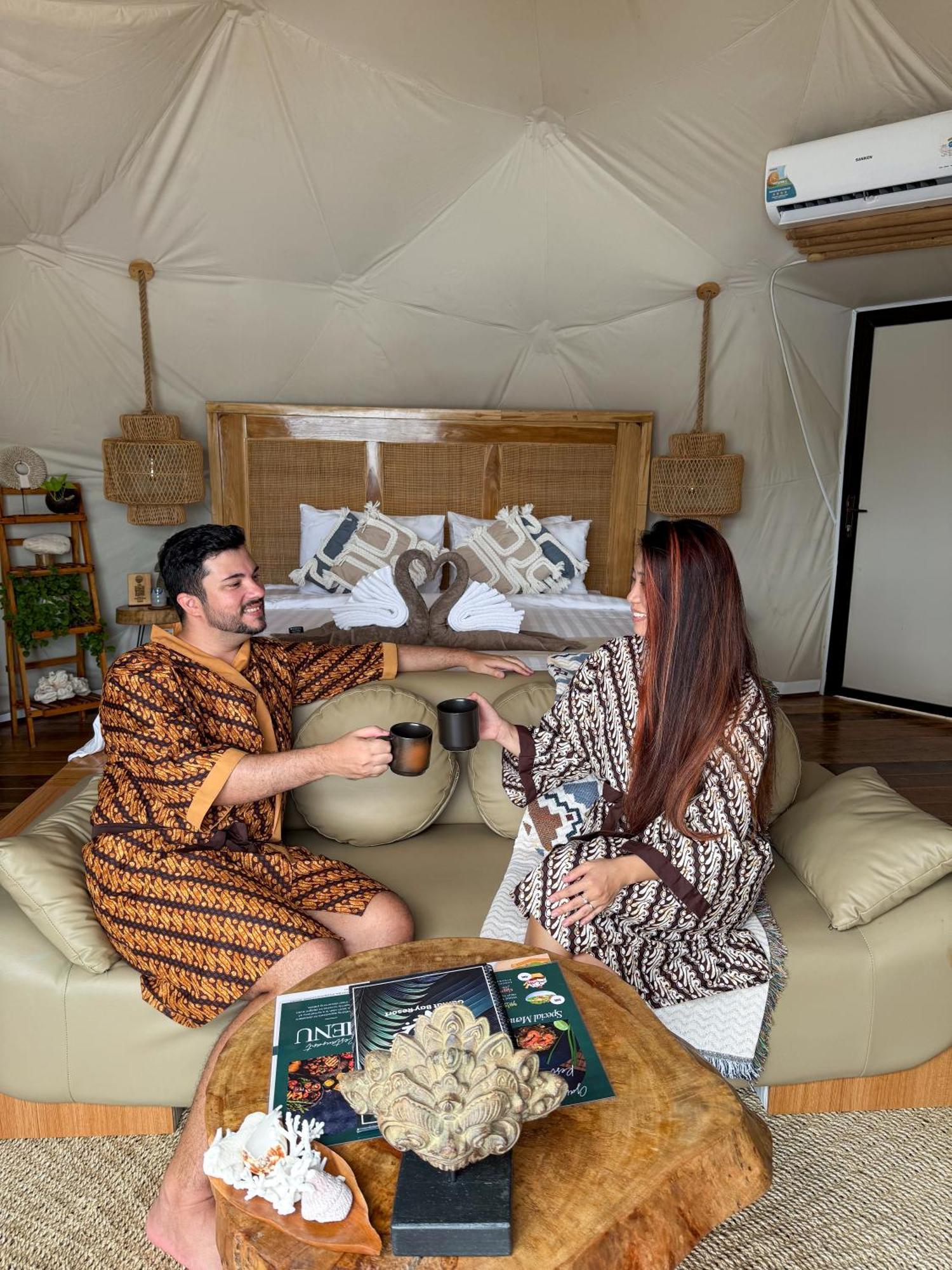 Beachfront Luxury Dome Villas - Gamat Bay Resort Nusa Penida Exteriör bild