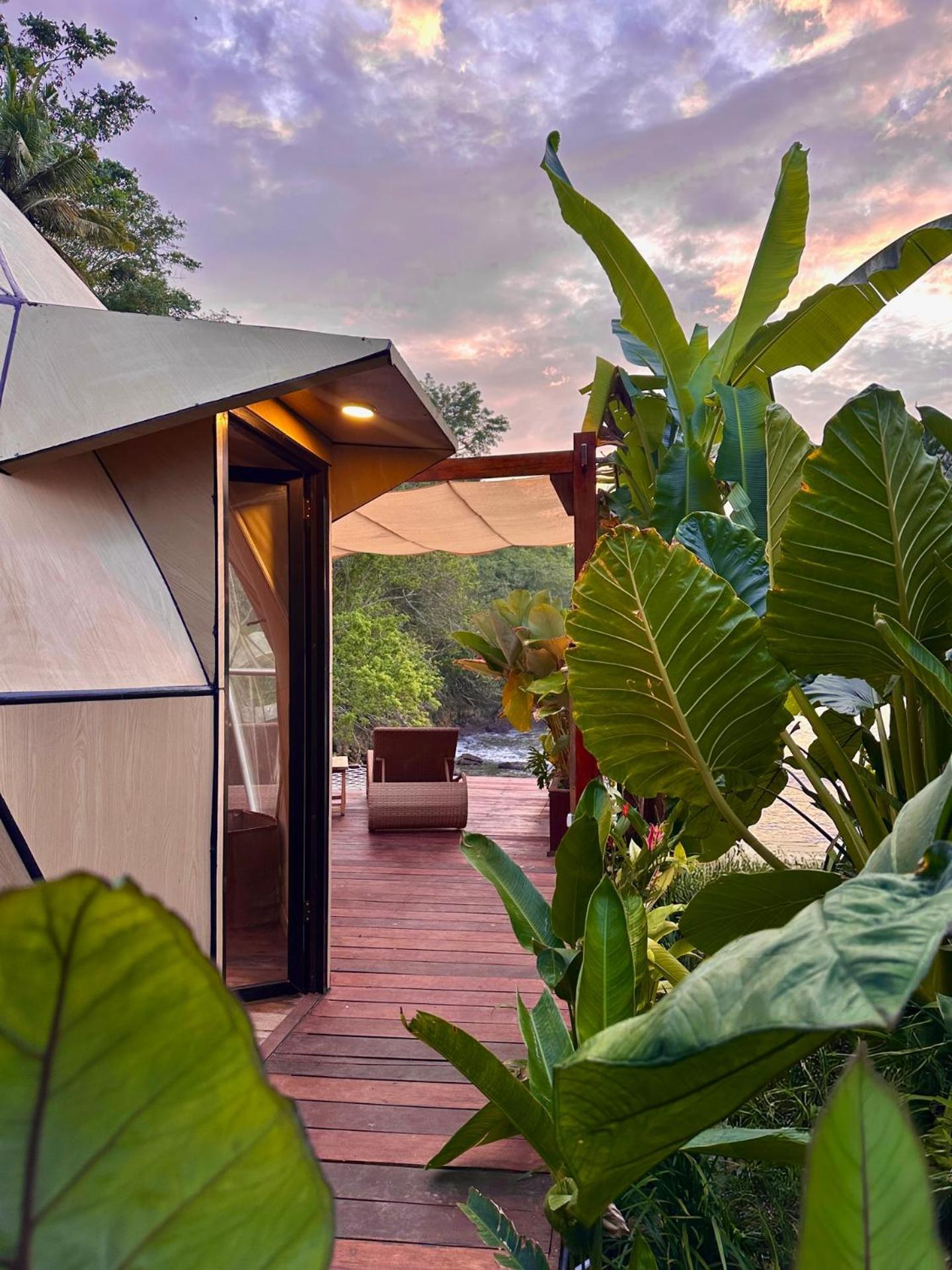Beachfront Luxury Dome Villas - Gamat Bay Resort Nusa Penida Rum bild